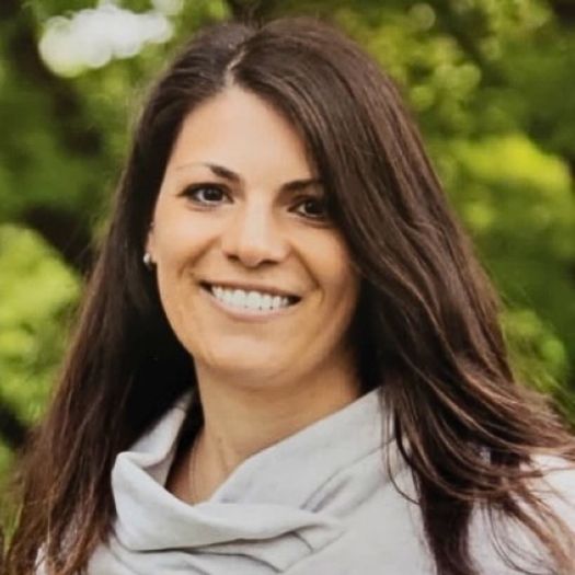 Jennifer Kaiser, zertifizierte PEKiP®-Kursleiterin und staatlich anerkannte Erzieherin