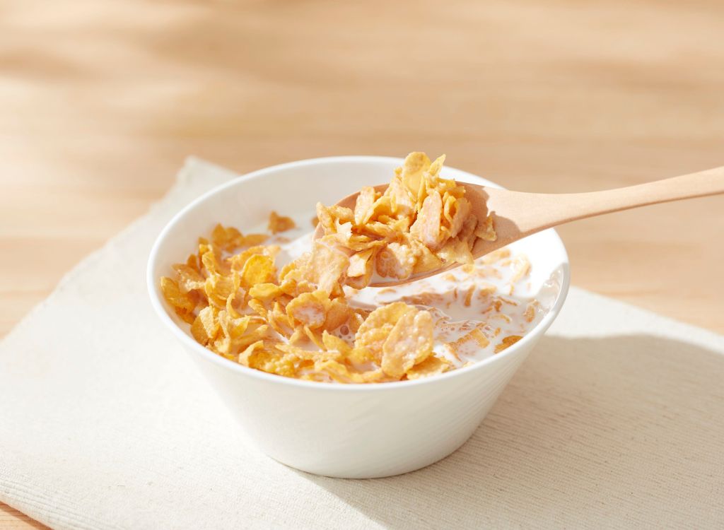 Schälchen mit Cornflakes als Symbolbild für Ultra-hochverarbeitete Lebensmittel
