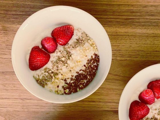 Rezept für einen leckeren Bananenquark mit gesunden Toppings